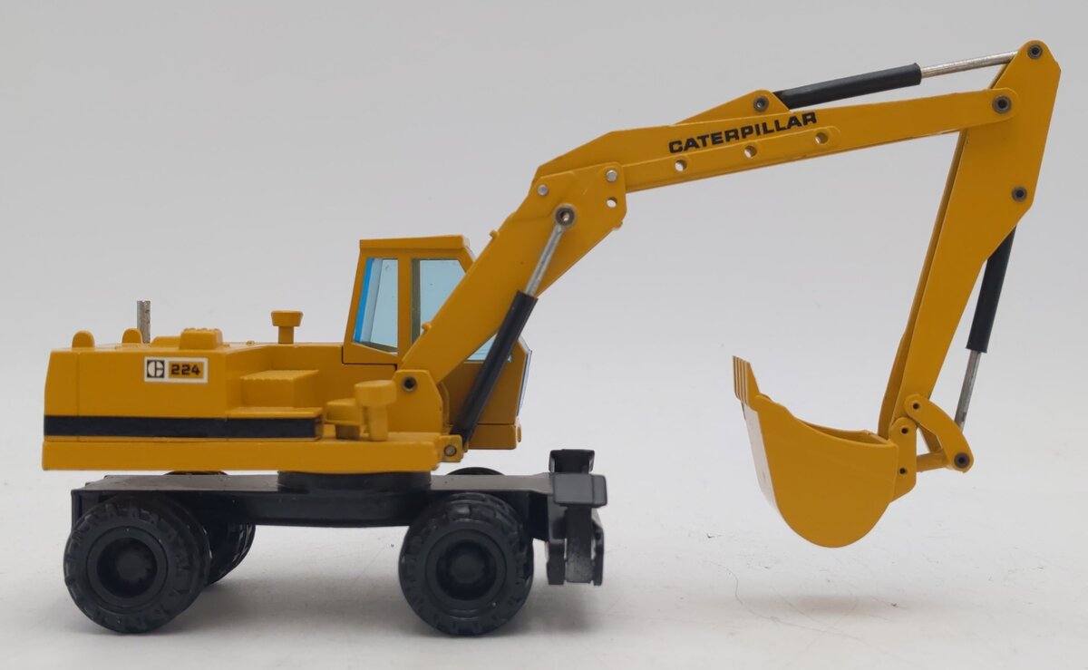 NZG 259 1:50 Die-Cast Caterpillar 224 Wheel Type Excavator EX