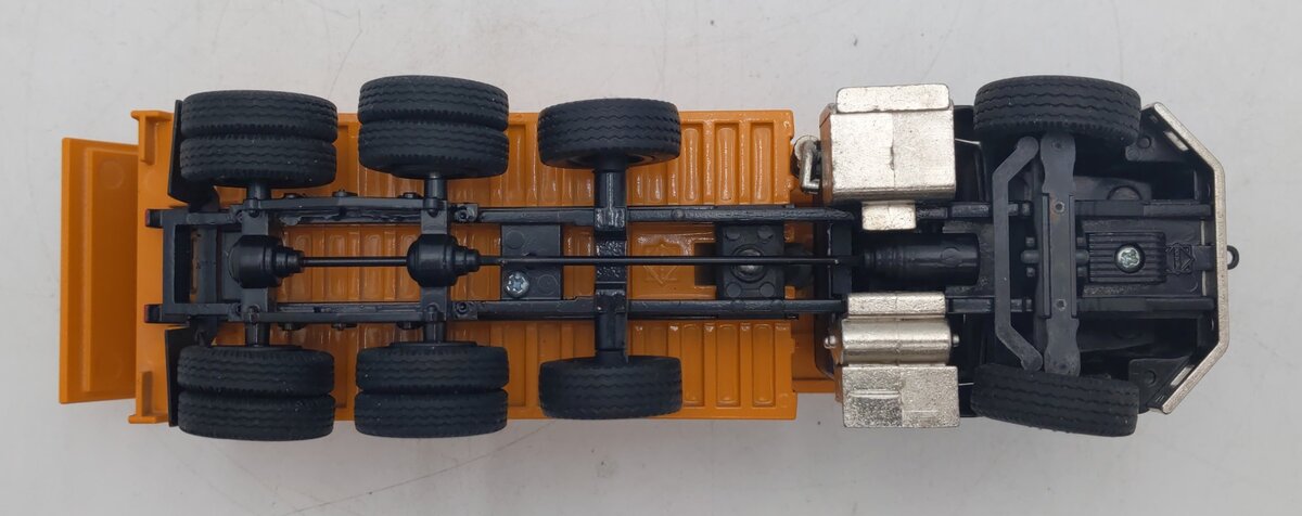 Conrad 1:50 Die-Cast Black/Yellow International 5600 Dump Truck EX