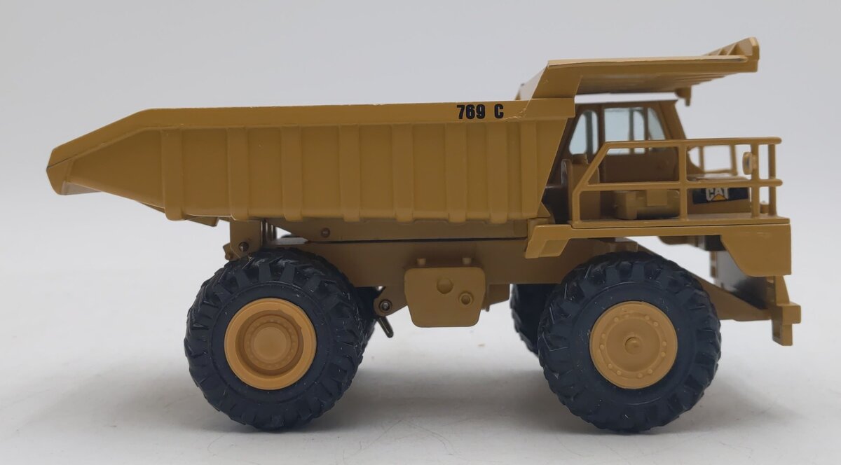 NZG 222 1:50 Scale Diecast 769C Caterpillar Dump Truck EX/Box