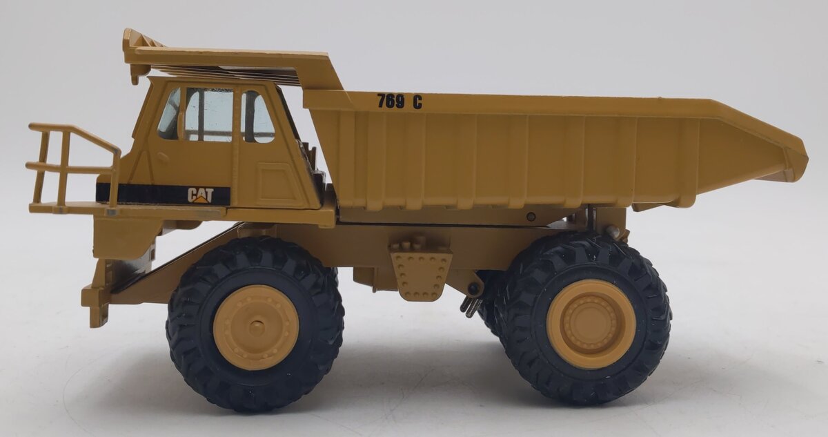NZG 222 1:50 Scale Diecast 769C Caterpillar Dump Truck EX/Box