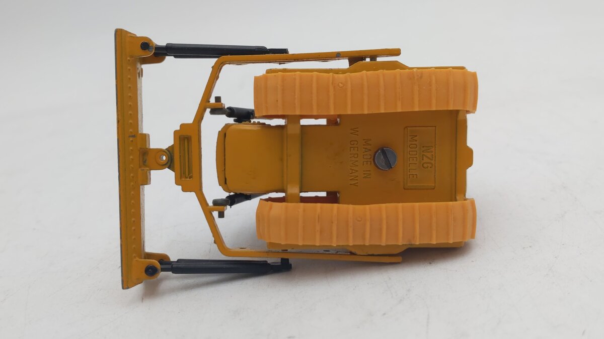 NZG Modelle 119 1:50 Scale Die-Cast CAT D4D Bulldozer VG/Box