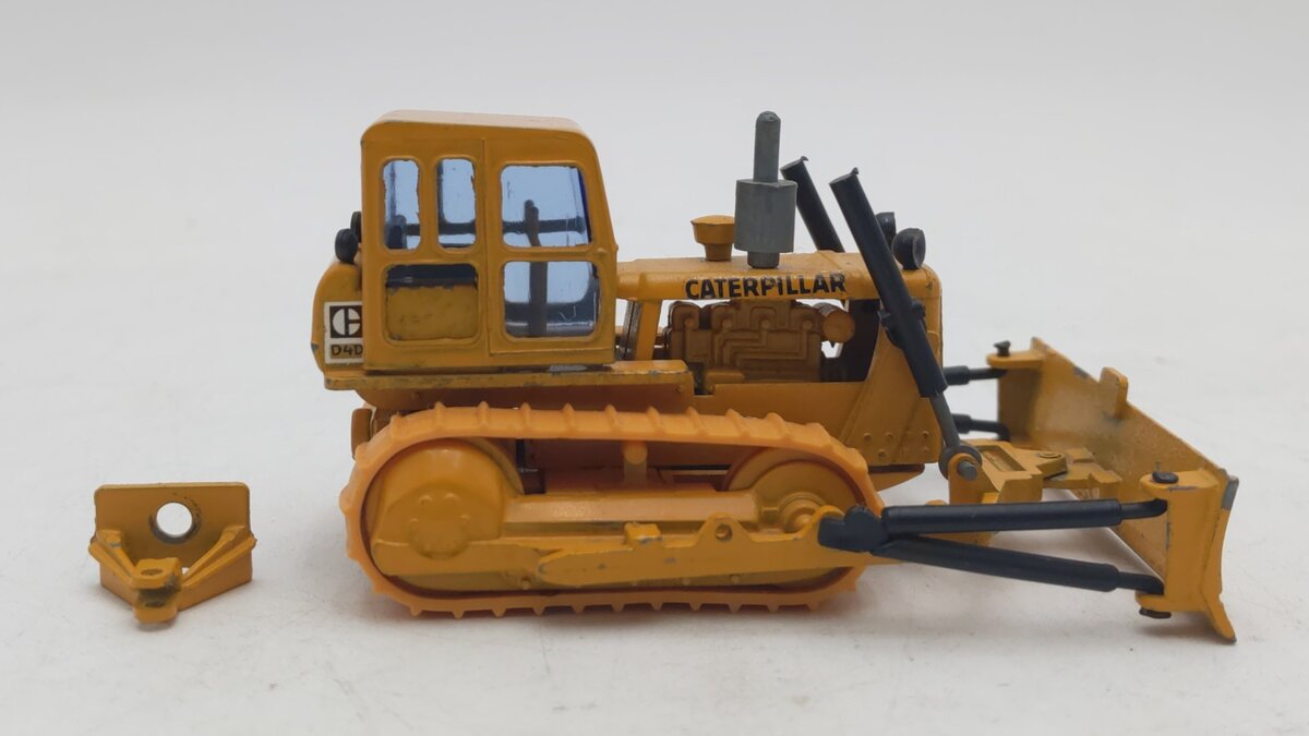 NZG Modelle 119 1:50 Scale Die-Cast CAT D4D Bulldozer VG/Box