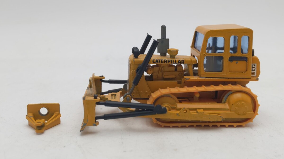 NZG Modelle 119 1:50 Scale Die-Cast CAT D4D Bulldozer VG/Box