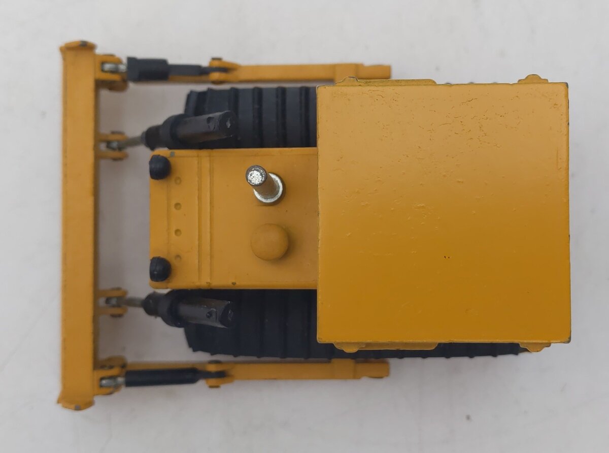 NZG 205 1:50 Scale Caterpillar Kettendozer Cat D4E EX/Box
