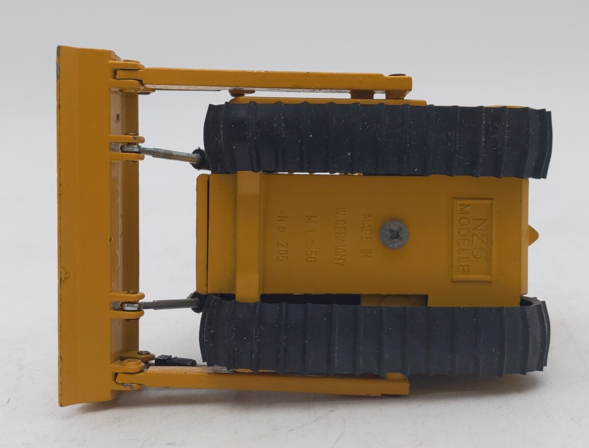 NZG 205 1:50 Scale Caterpillar Kettendozer Cat D4E EX/Box