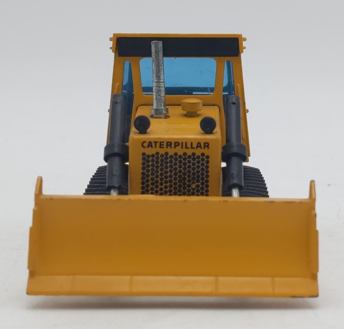 NZG 205 1:50 Scale Caterpillar Kettendozer Cat D4E EX/Box
