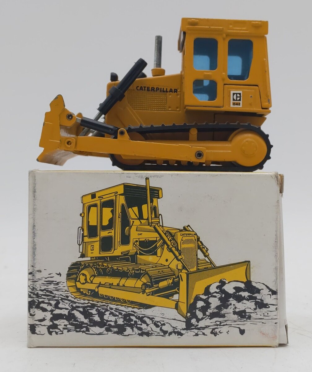 NZG 205 1:50 Scale Caterpillar Kettendozer Cat D4E EX/Box