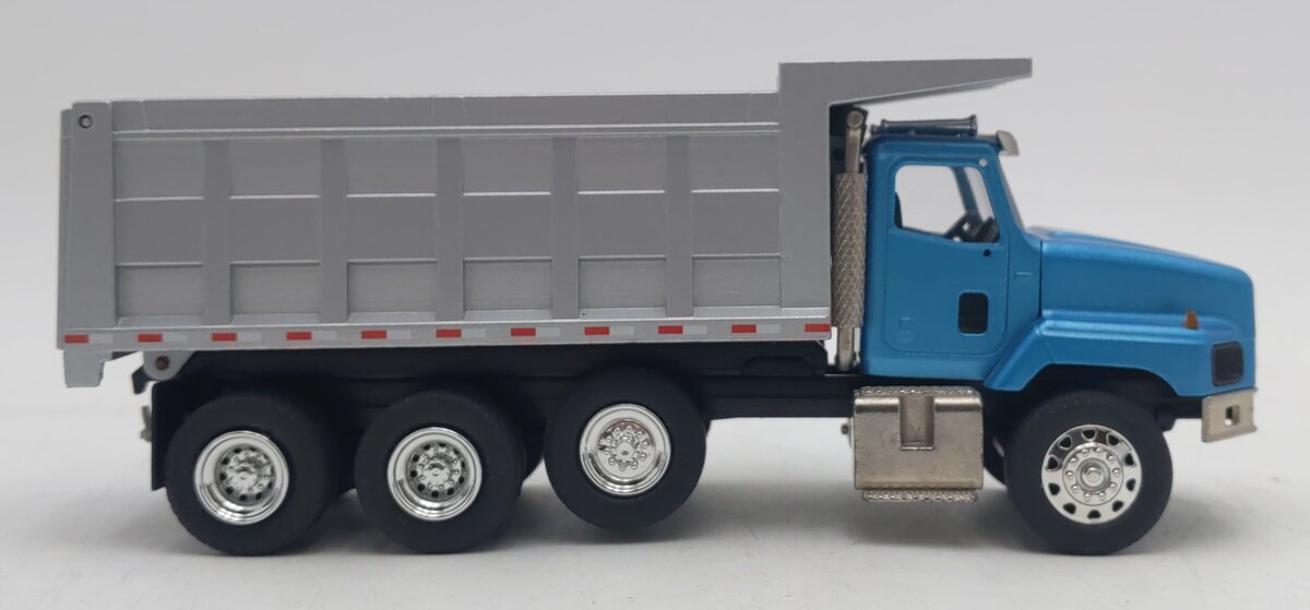 Conrad 1:50 Blue International 5600i Dump Truck LN