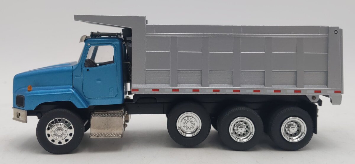 Conrad 1:50 Blue International 5600i Dump Truck LN