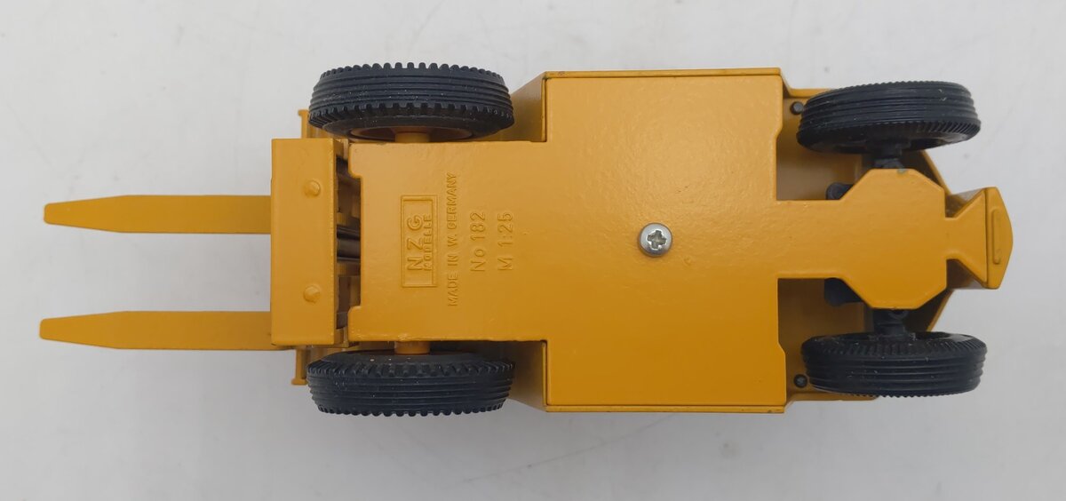 NZG 182 1:25 Caterpillar V80E Fork Lift Truck EX/Box
