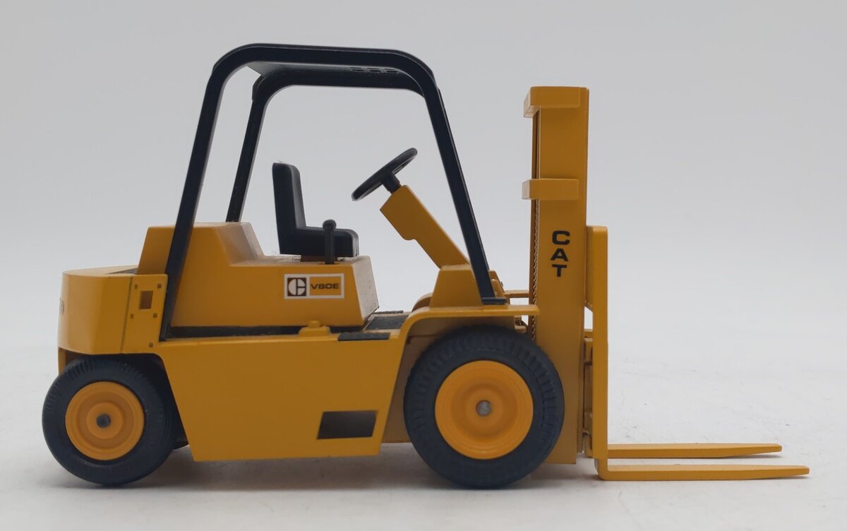 NZG 182 1:25 Caterpillar V80E Fork Lift Truck EX/Box