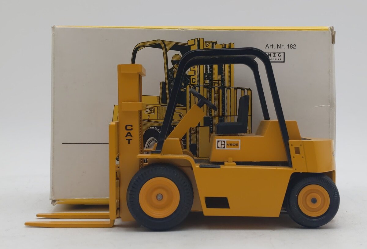 NZG 182 1:25 Caterpillar V80E Fork Lift Truck EX/Box