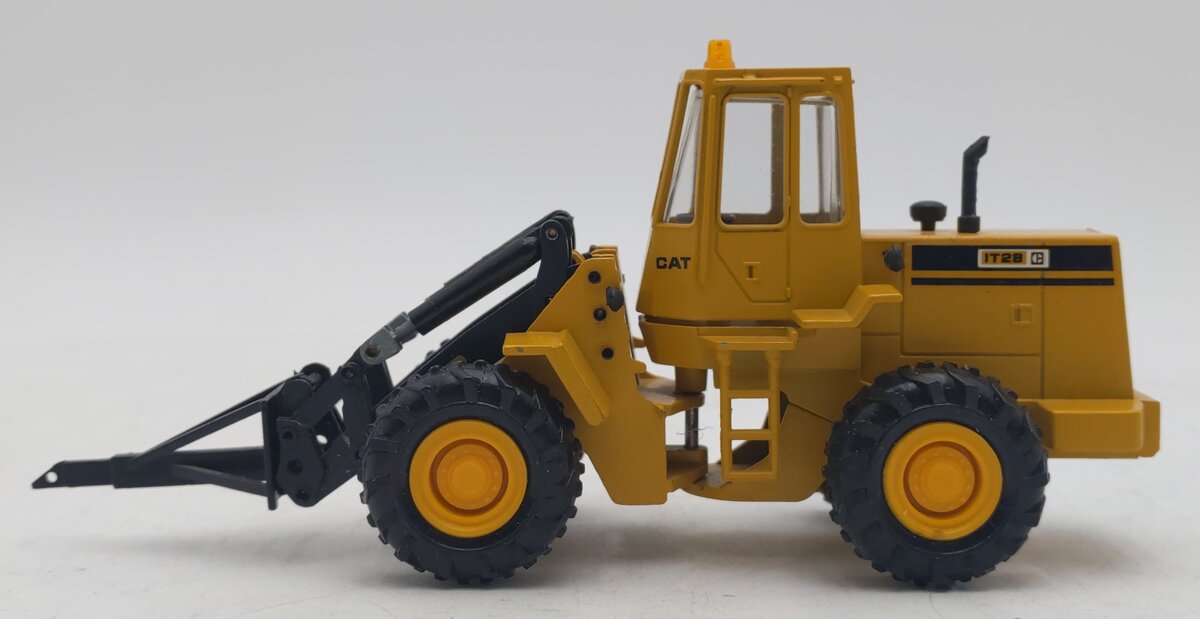 Conrad 2888 1:50 Die-Cast Caterpillar IT28 Loader EX/Box