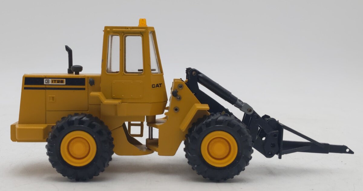 Conrad 2888 1:50 Die-Cast Caterpillar IT28 Loader EX/Box
