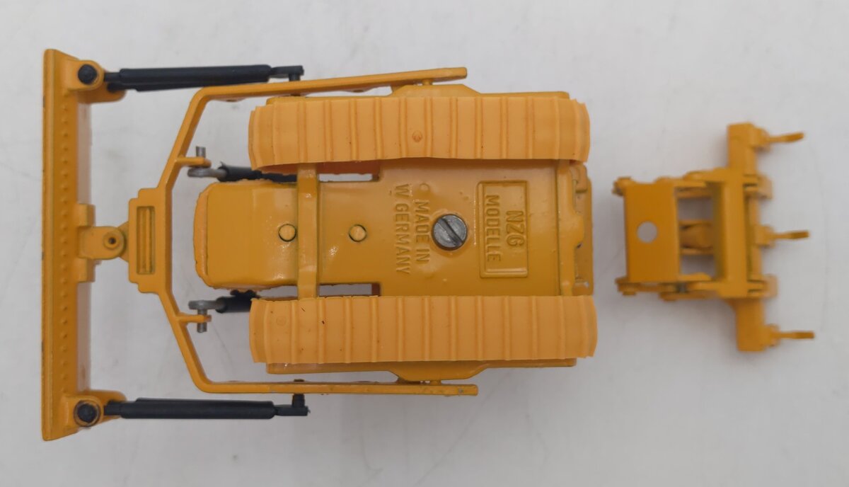 NZG 1:50 Die-Cast Caterpillar D4D Dozer with Ripper EX/Box