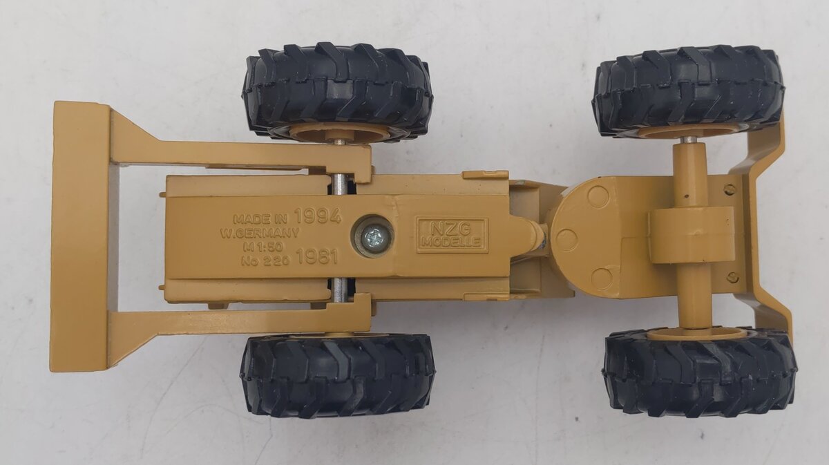 NZG 220 1:50 Caterpillar 528 Log Skidder EX/Box