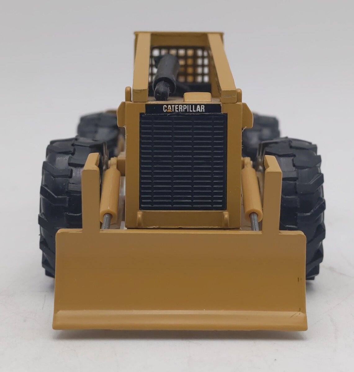 NZG 220 1:50 Caterpillar 528 Log Skidder EX/Box