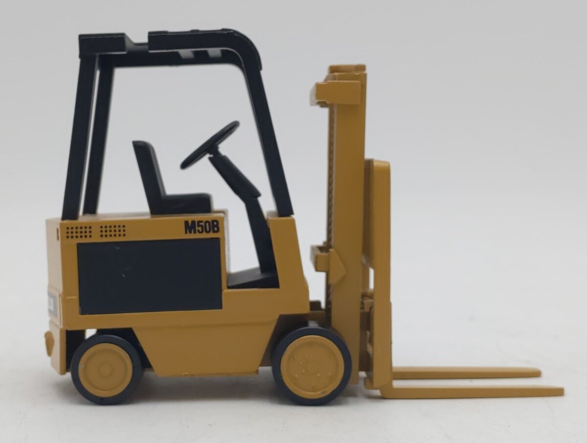 NZG 225 1:50 Caterpillar M50B Lift Truck VG/Box