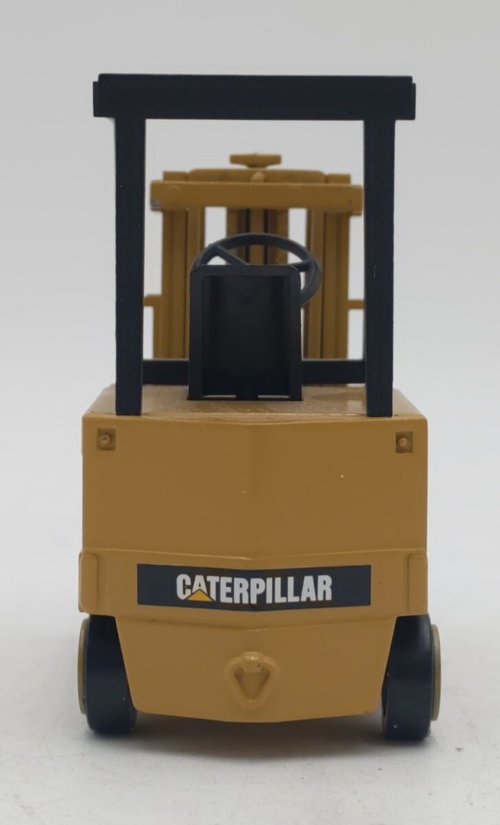 NZG 225 1:50 Caterpillar M50B Lift Truck VG/Box