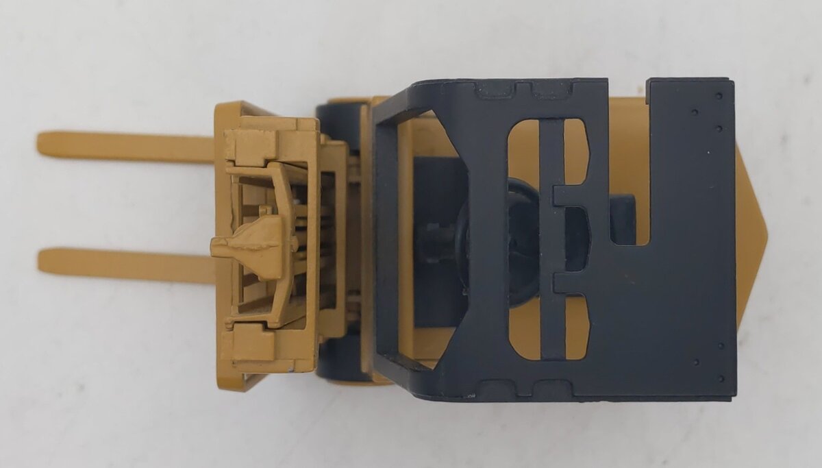 NZG 225 1:50 Caterpillar M50B Lift Truck VG/Box