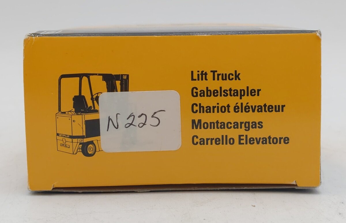 NZG 225 1:50 Caterpillar M50B Lift Truck VG/Box