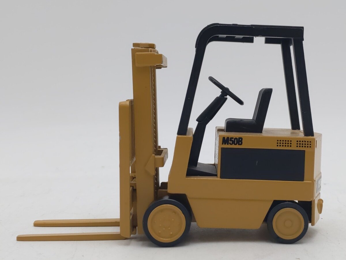 NZG 225 1:50 Caterpillar M50B Lift Truck VG/Box