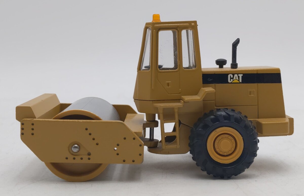 Conrad 2889 1:50 Caterpillar Compactor CAT CS 653 EX/Box