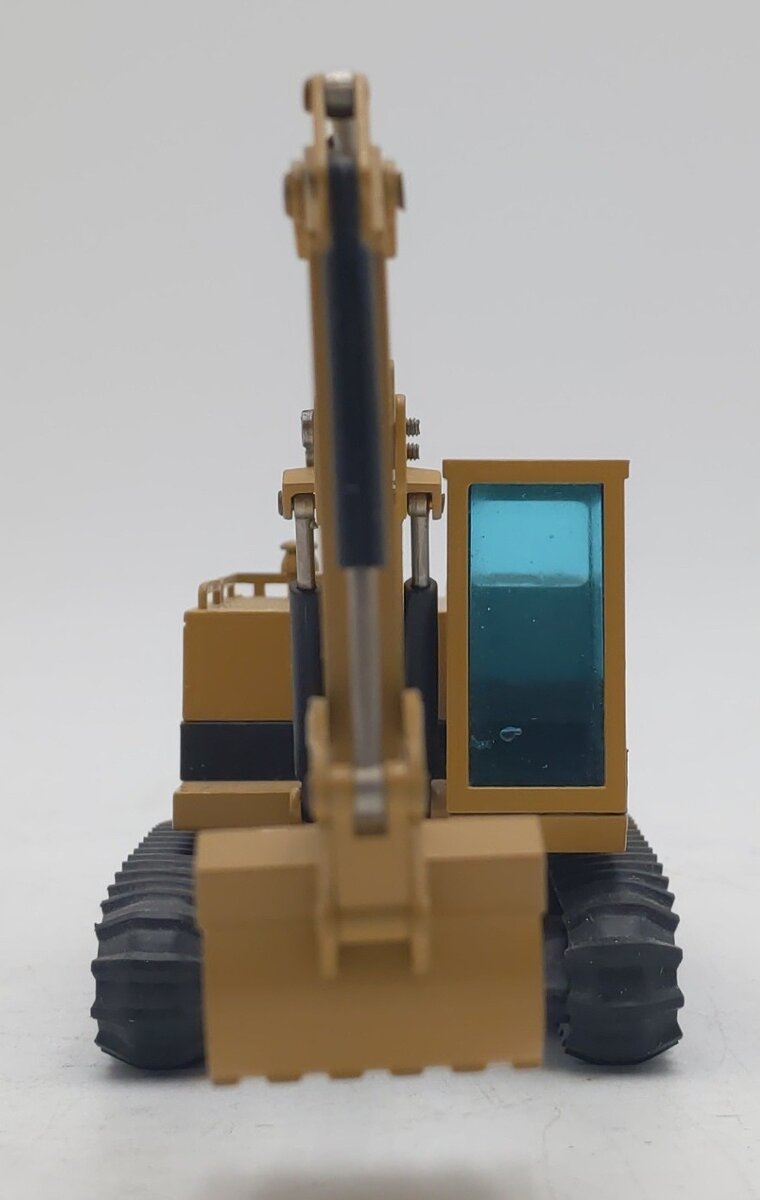 NZG 190 1:50 Caterpillar 215 Hydraulic Excavator EX/Box