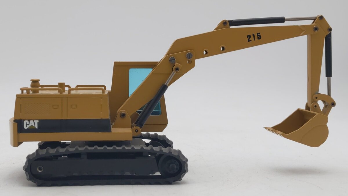 NZG 190 1:50 Caterpillar 215 Hydraulic Excavator EX/Box