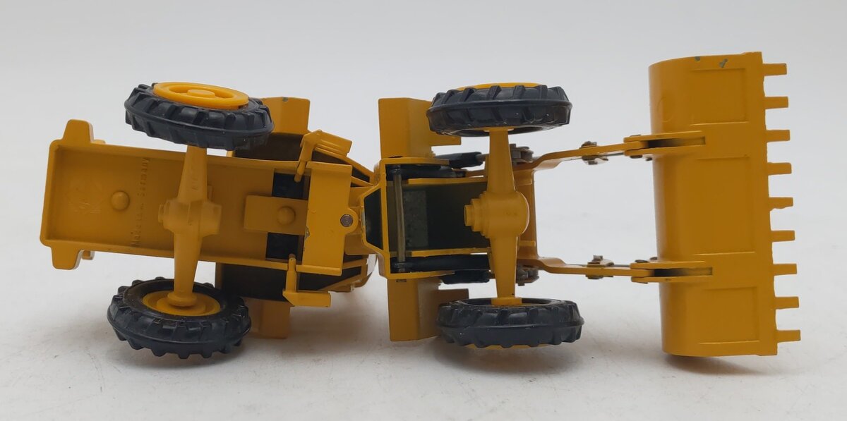 Conrad 1:50 Die-Cast Caterpillar 920 Wheel Loader EX/Box