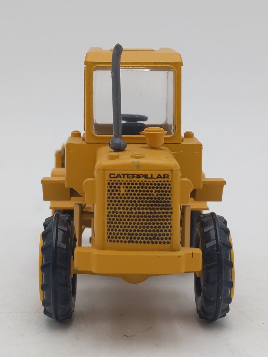 Conrad 1:50 Die-Cast Caterpillar 920 Loader w/ Log Forks EX