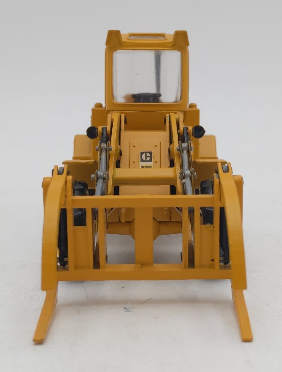 Conrad 1:50 Die-Cast Caterpillar 920 Loader w/ Log Forks EX