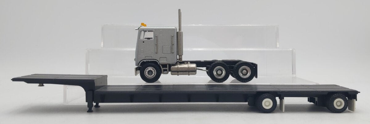 Conrad 1:50 Die-Cast Freightliner Cabover Truck w/ Step Deck Trailer EX