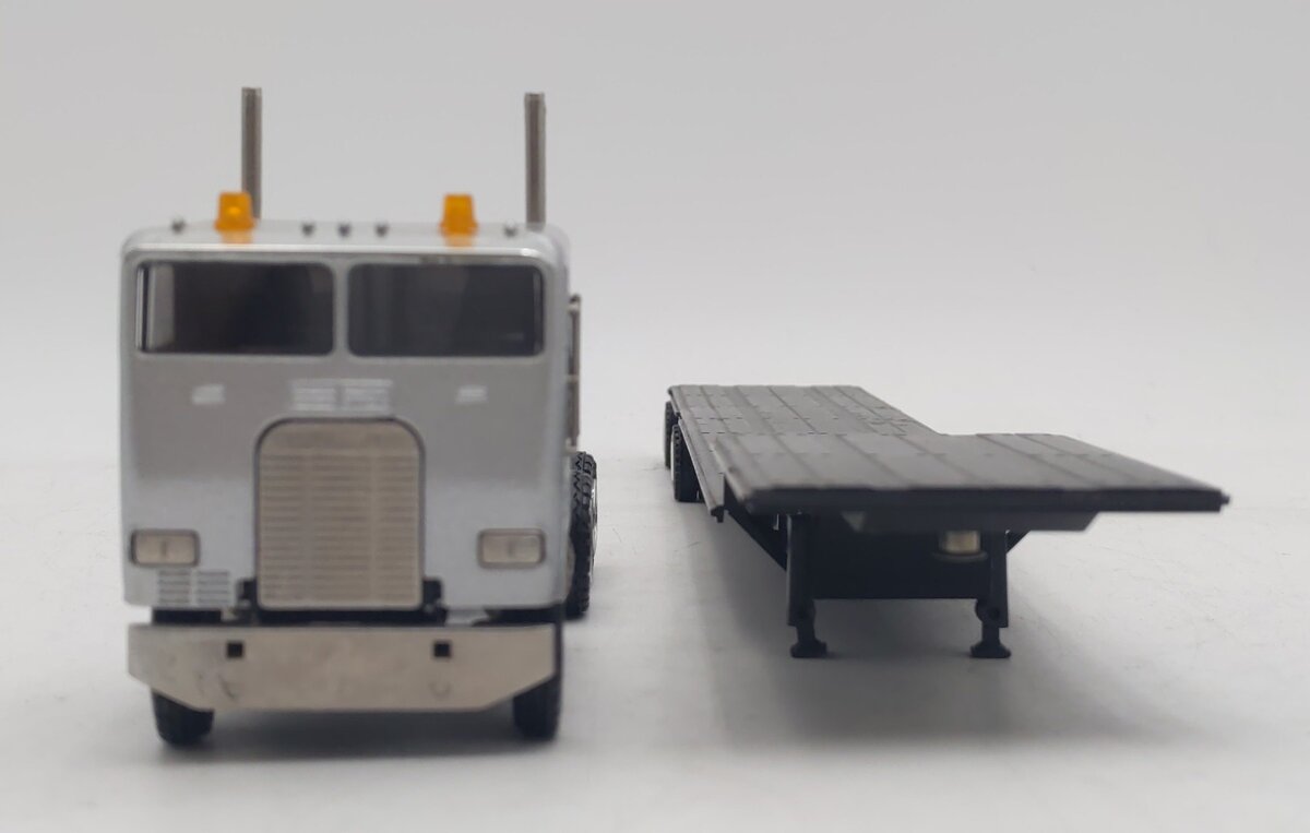 Conrad 1:50 Die-Cast Freightliner Cabover Truck w/ Step Deck Trailer EX