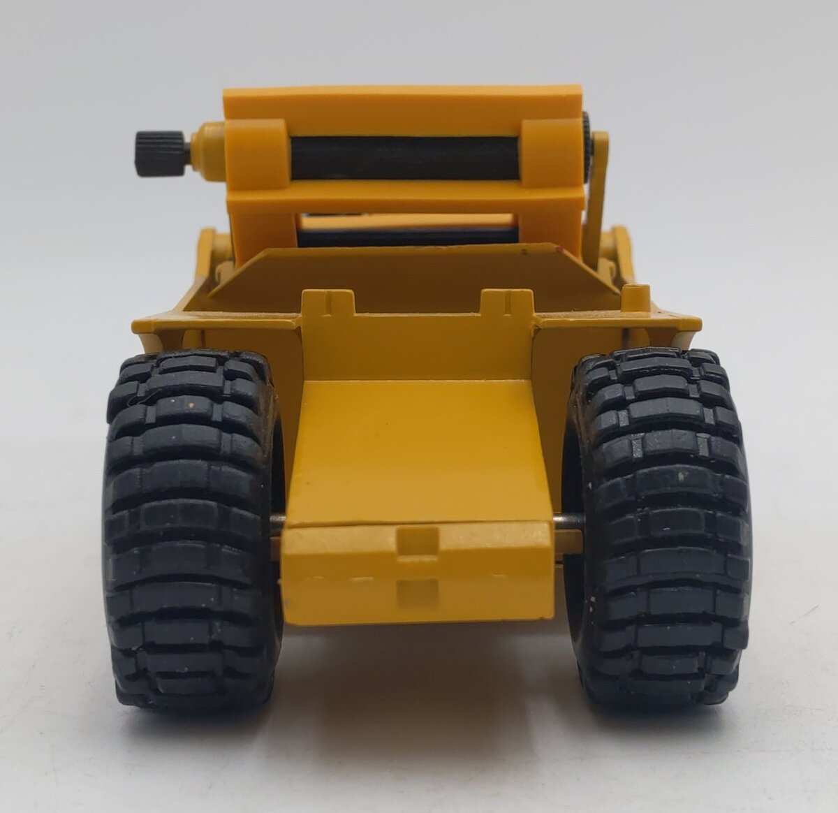 NZG 260 1:50 Scale Die-Cast CAT 615C Wheel Tractor with Elevating Scraper EX
