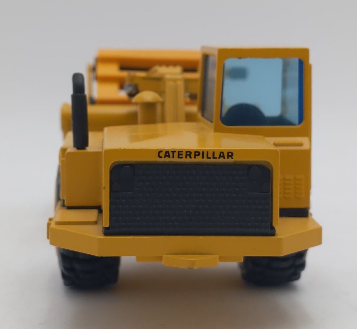 NZG 260 1:50 Scale Die-Cast CAT 615C Wheel Tractor with Elevating Scraper EX