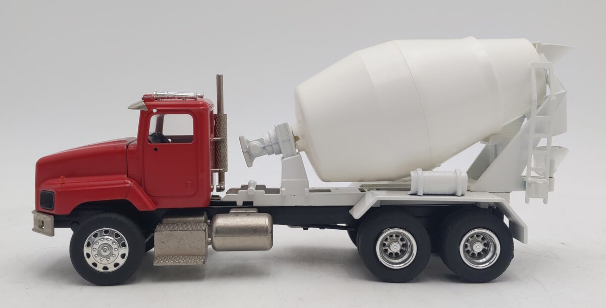 Conrad 1:50 Die-Cast Red International Cement Mixer EX