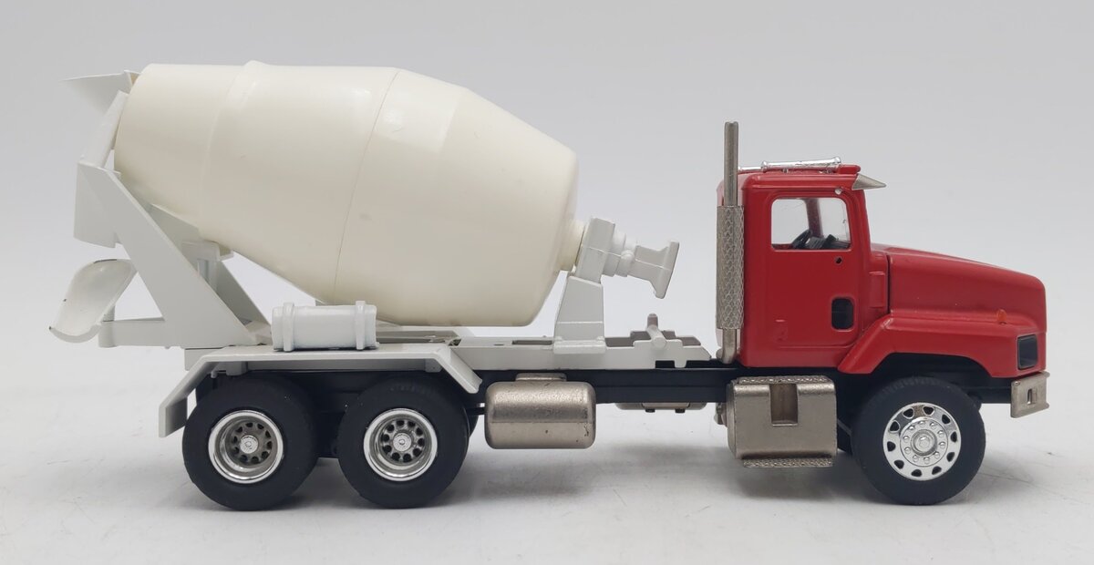 Conrad 1:50 Die-Cast Red International Cement Mixer EX