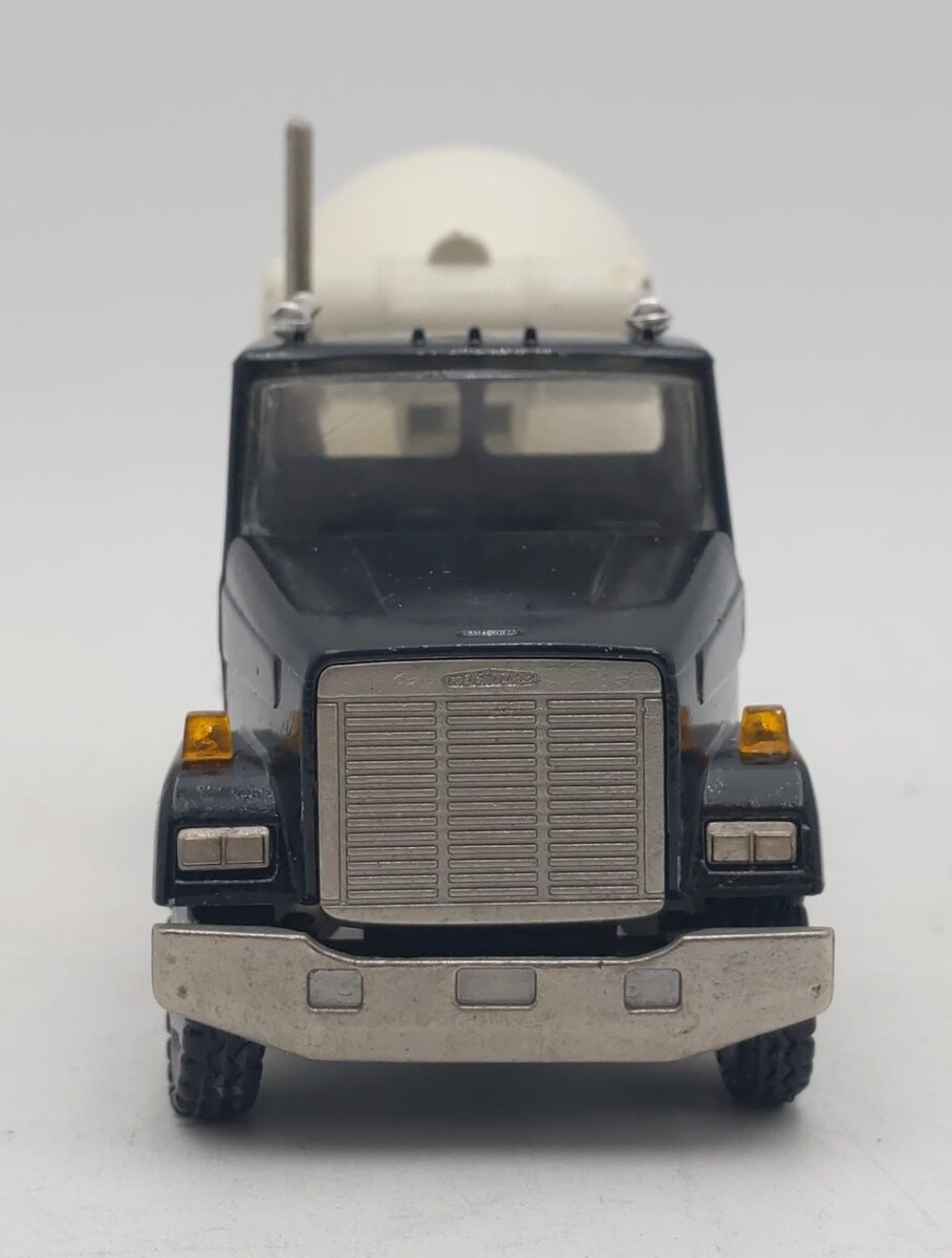 Conrad 1:50 Die-Cast Black International 5600 Mixer Truck EX