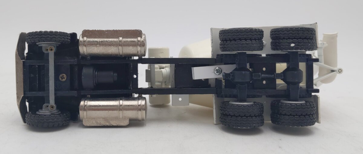 Conrad 1:50 Die-Cast Black International 5600 Mixer Truck EX