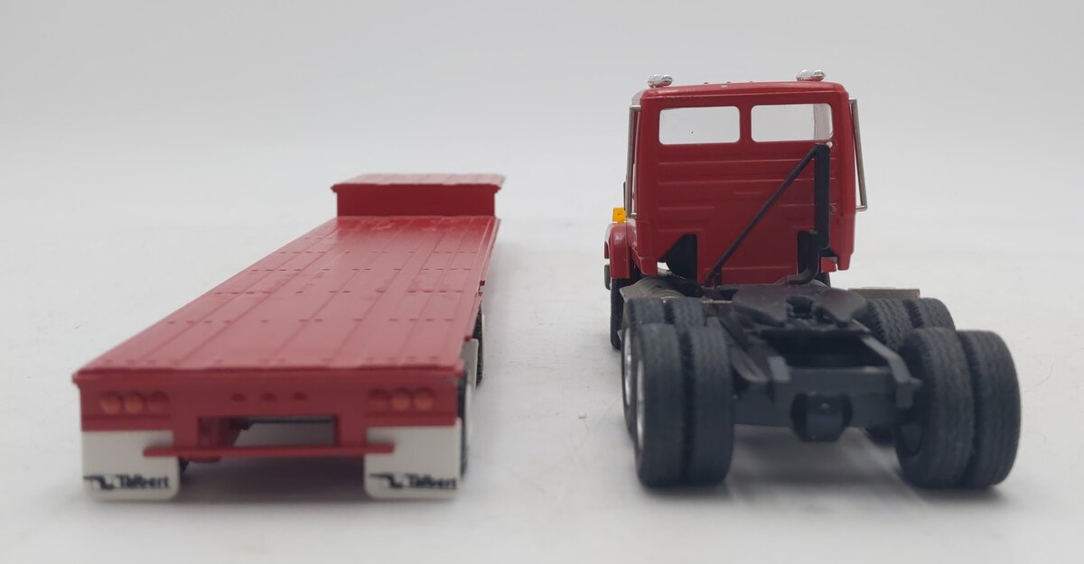 Conrad 1:50 Die-Cast Freightliner Tractor w/ Step Deck Trailer VG