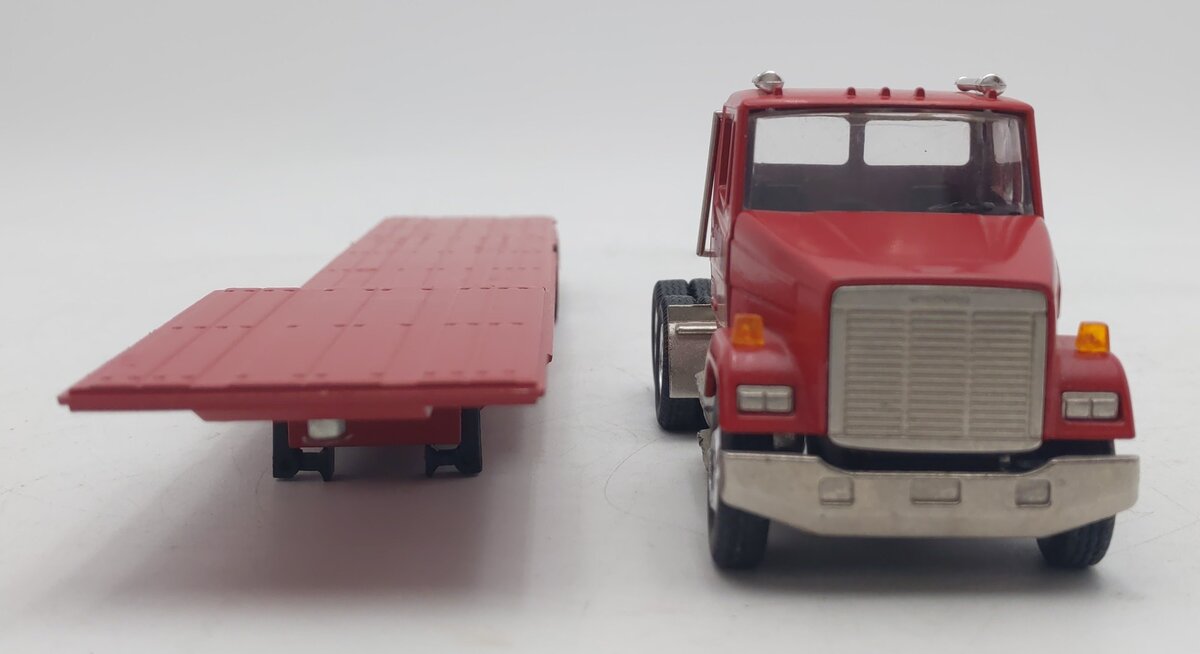 Conrad 1:50 Die-Cast Freightliner Tractor w/ Step Deck Trailer VG