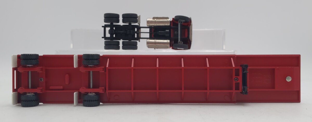 Conrad 1:50 Die-Cast Freightliner Tractor w/ Step Deck Trailer VG