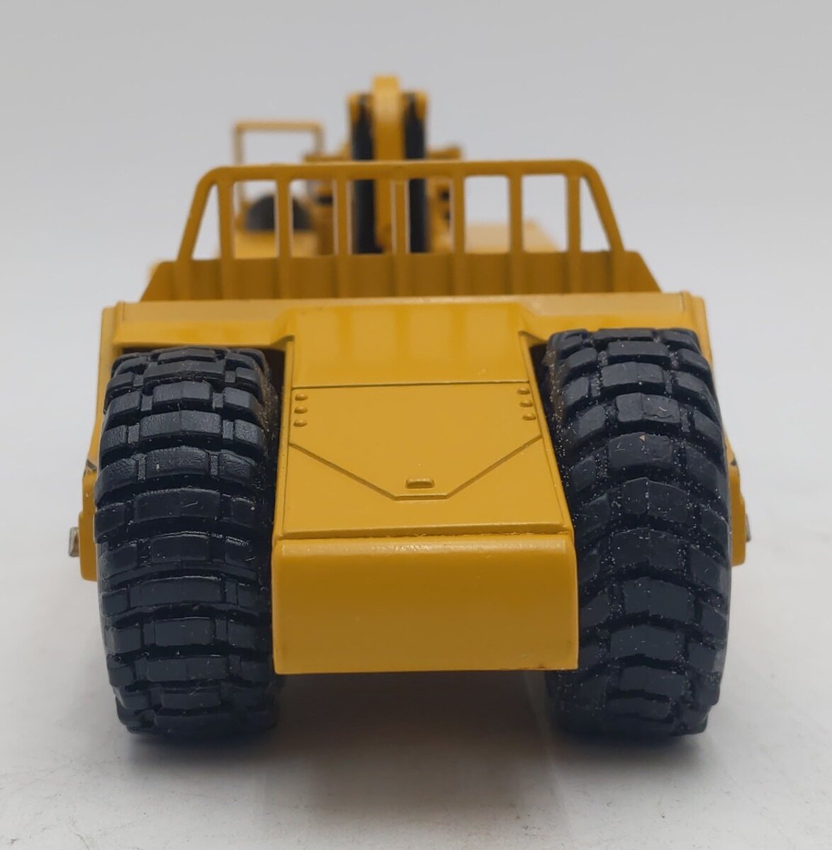 NZG 260 1:50 Caterpillar 615C Wheel Tractor w/Elevating Scraper VG/Box