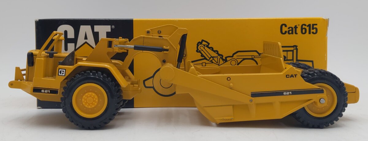 NZG 260 1:50 Caterpillar 615C Wheel Tractor w/Elevating Scraper VG/Box