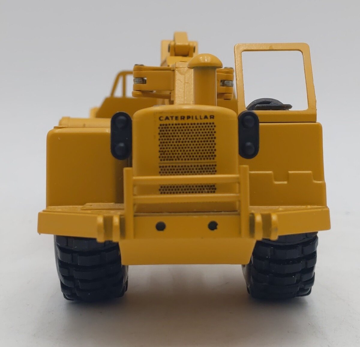 NZG 260 1:50 Caterpillar 615C Wheel Tractor w/Elevating Scraper VG/Box