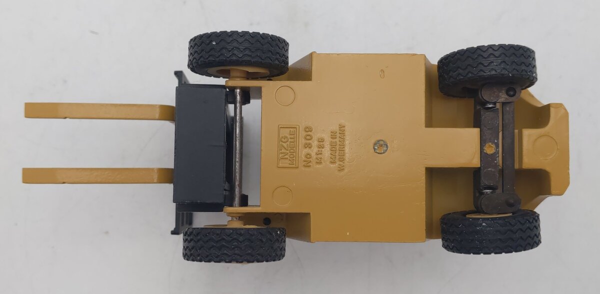 NZG 309 1:25 Die-Cast Caterpillar V-50D Fork Lift Truck LN/Box