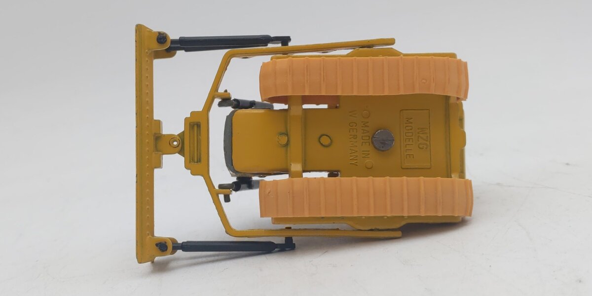 NZG Modelle 119 1:50 Scale Die-Cast CAT D4D Bulldozer EX/Box