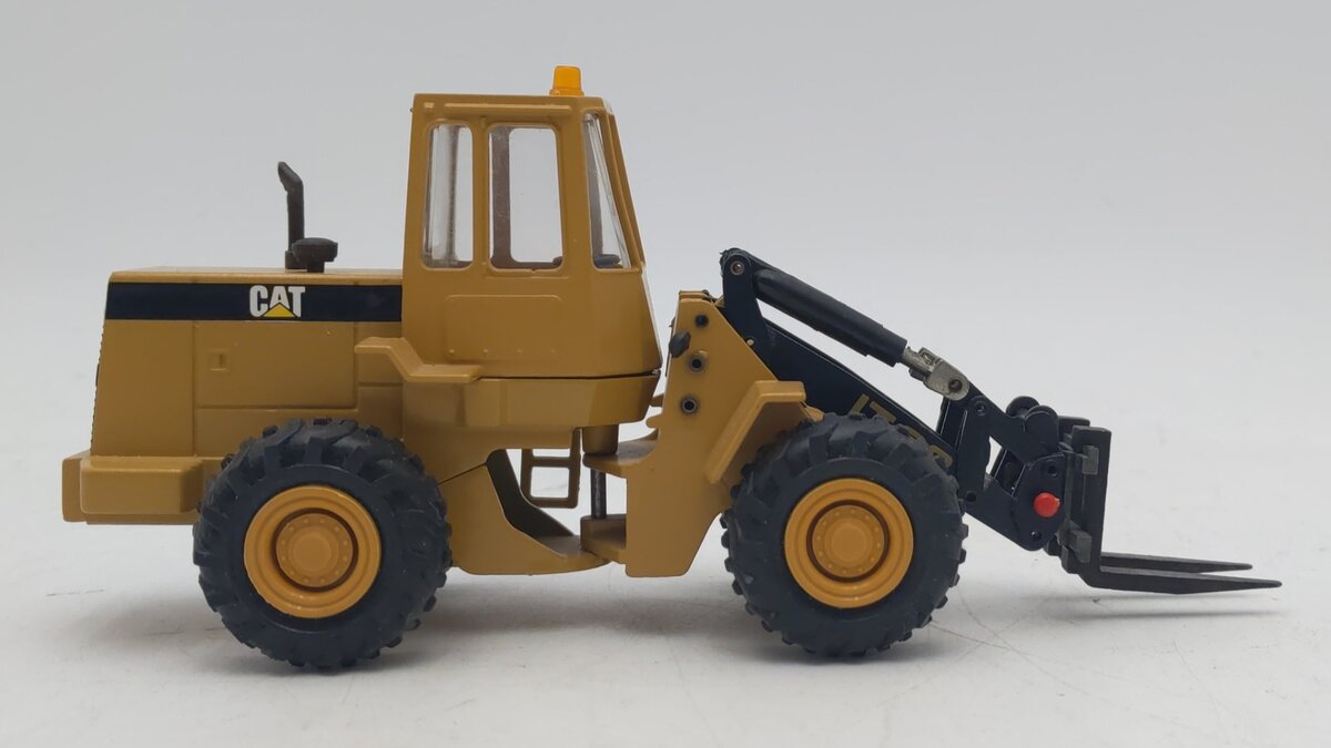 Conrad 1:50 Die-Cast Caterpillar IT28 Wheel Loader EX