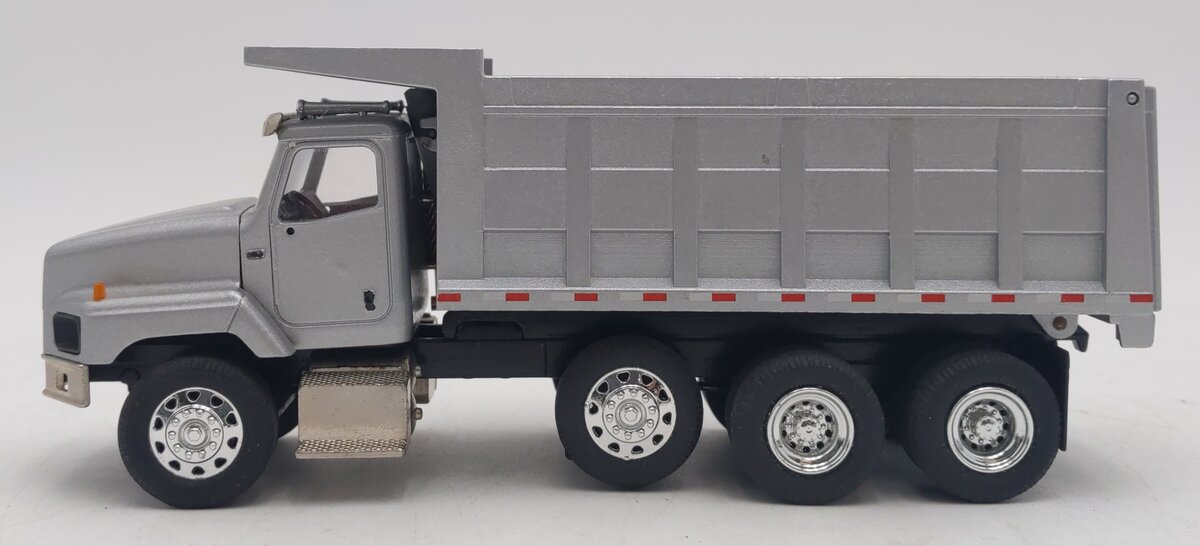 Conrad 1:50 Die-Cast Silver 5600 International Dump Truck EX